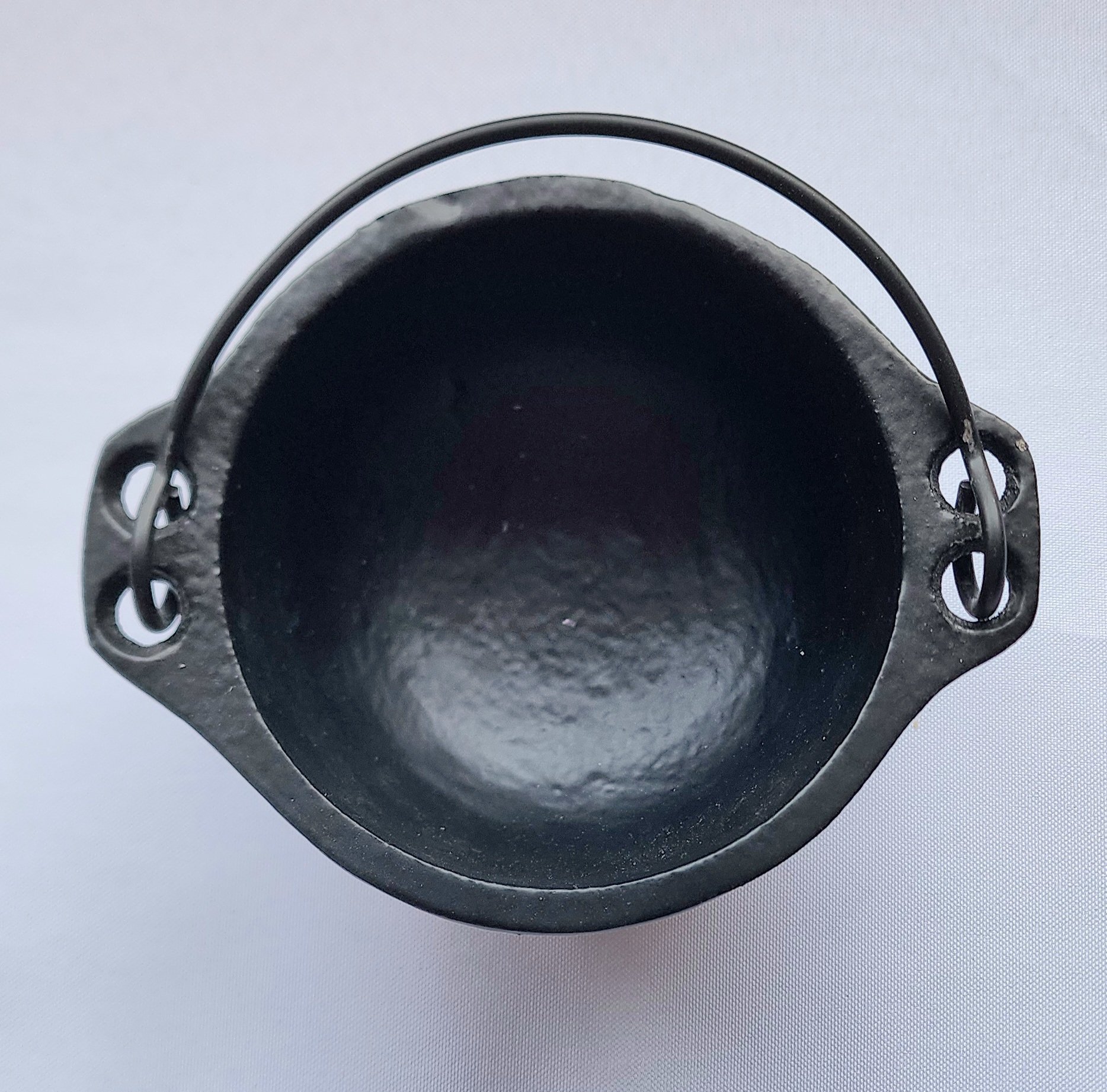 Cast Iron Cauldron w/ Handle 