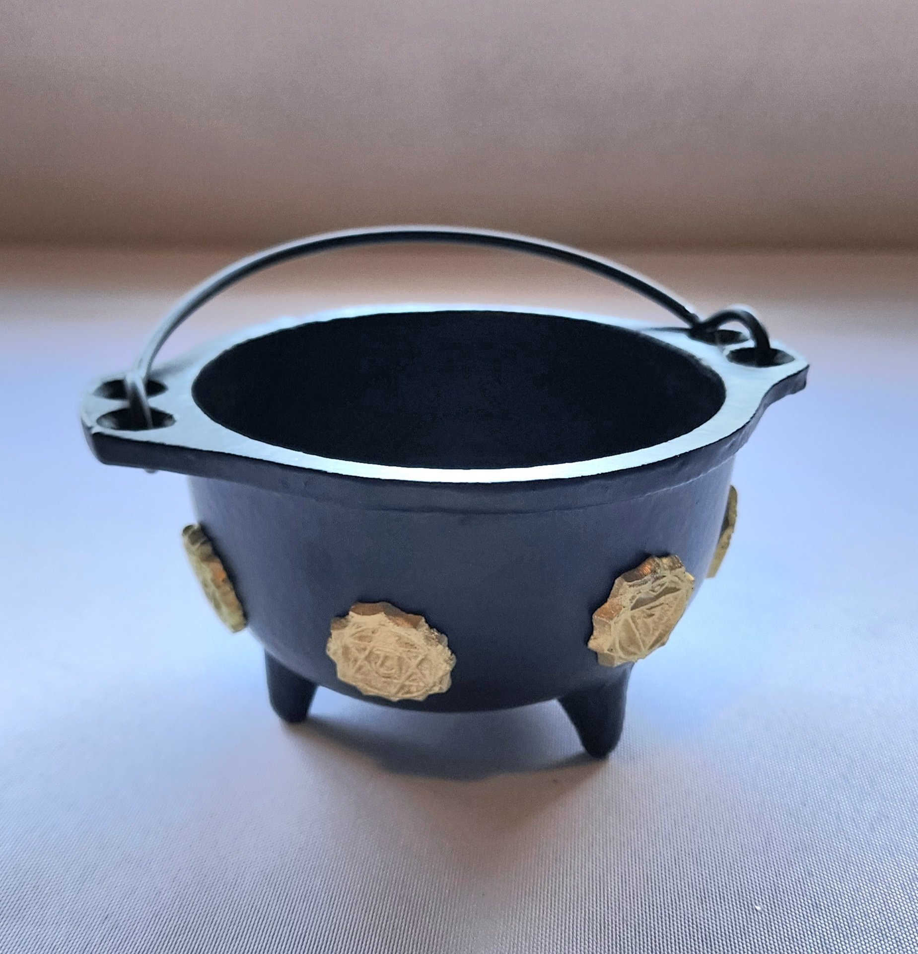 Cast Iron Cauldron w/ Handle 