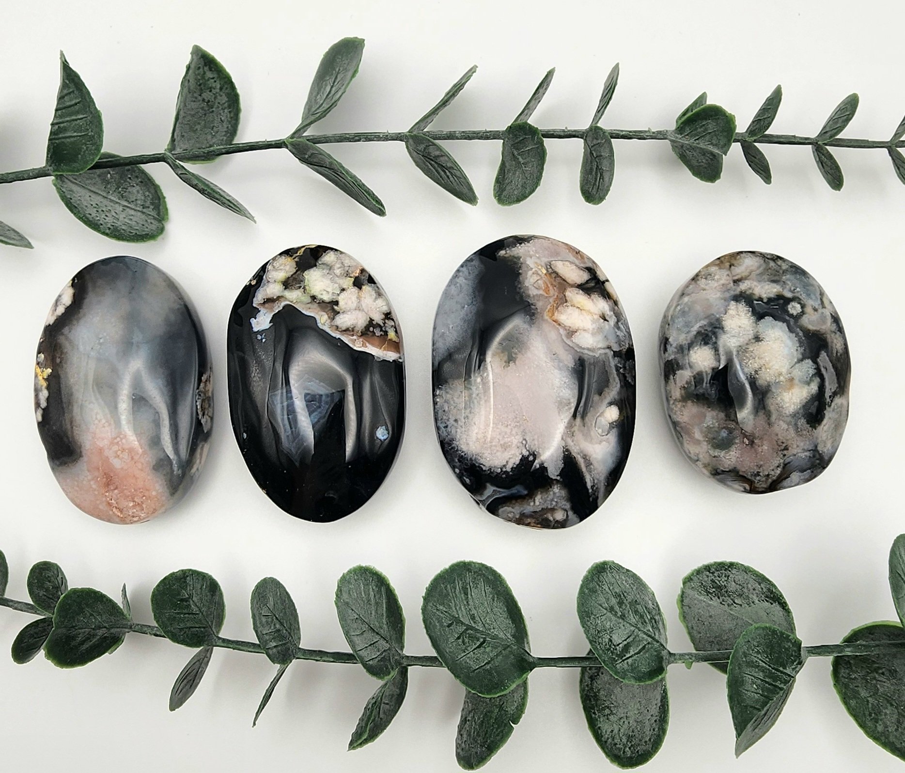 Black Flower Agate Palm Stones