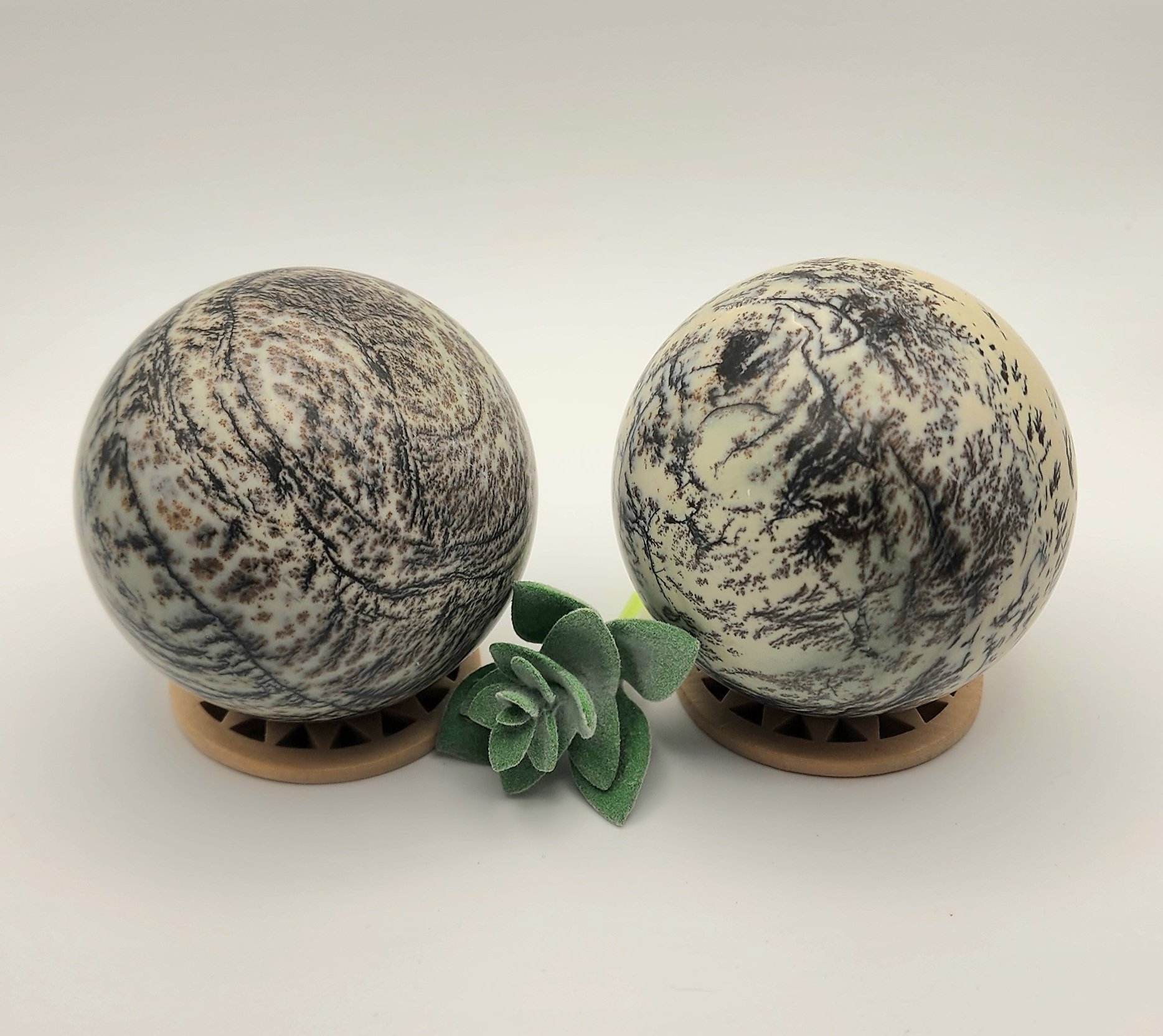 Dendritic Calcite Spheres